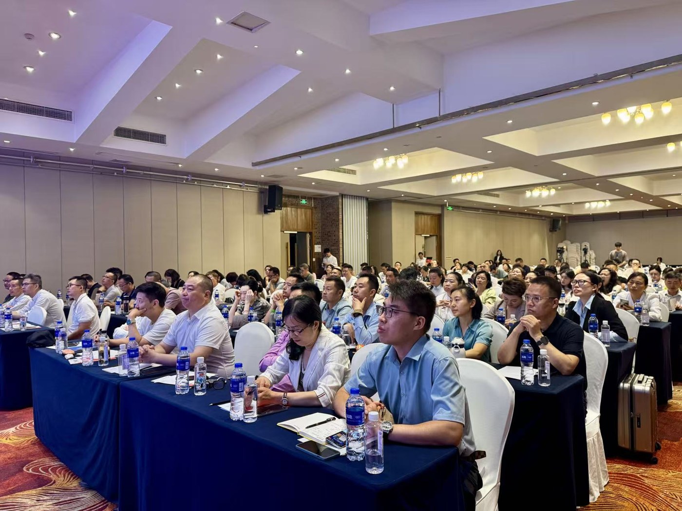 参会人员学习交流现场