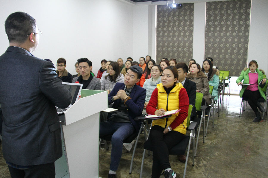 2015年12月15日,兴凤庭公司全体员工两天立体式培训 · 现场图片