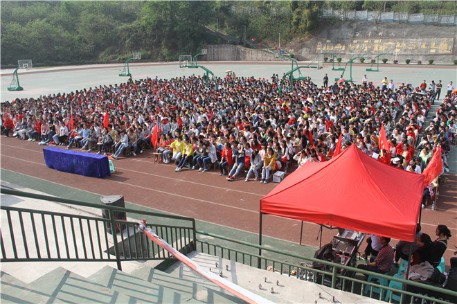 3月30日,徐雨教授在广安中学的公益演讲圆满结束 · 现场图片