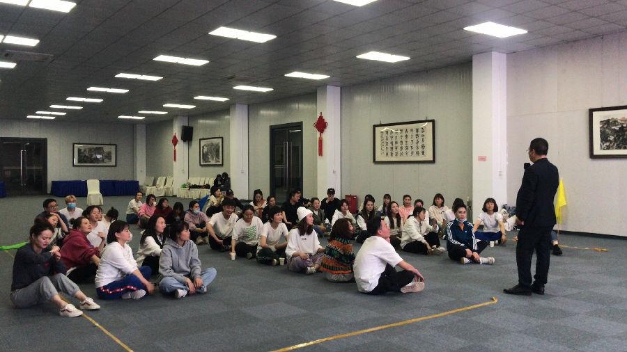 2021年4月9日，成都新颐美医疗美容整形门诊部培训 · 现场图片