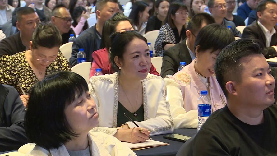 2024年4月11日,举办“2023中国经济数据解读及2024经济趋势分析”公益论坛 · 现场图片