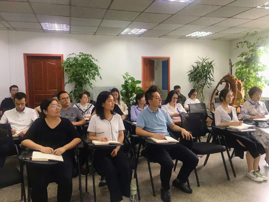 2021年8月26日，四川众璟建设工程有限公司《企业目标管理》培训。 · 现场图片