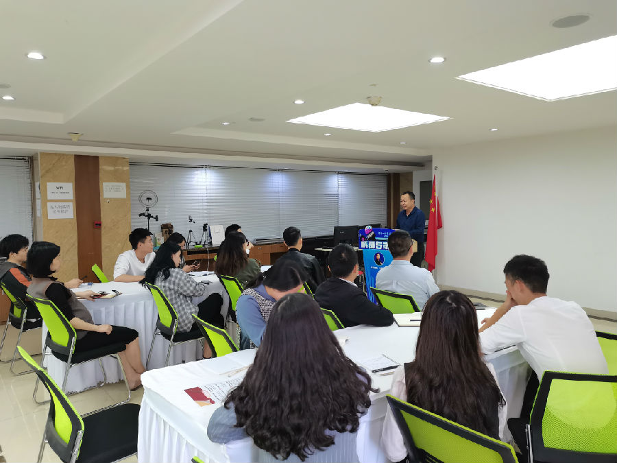 2020年9月25日，“成都市精准人才输送计划”项目联合办公正式在成都市建设大厦九楼四川微速云科技公司办公室正式启动 · 现场图片