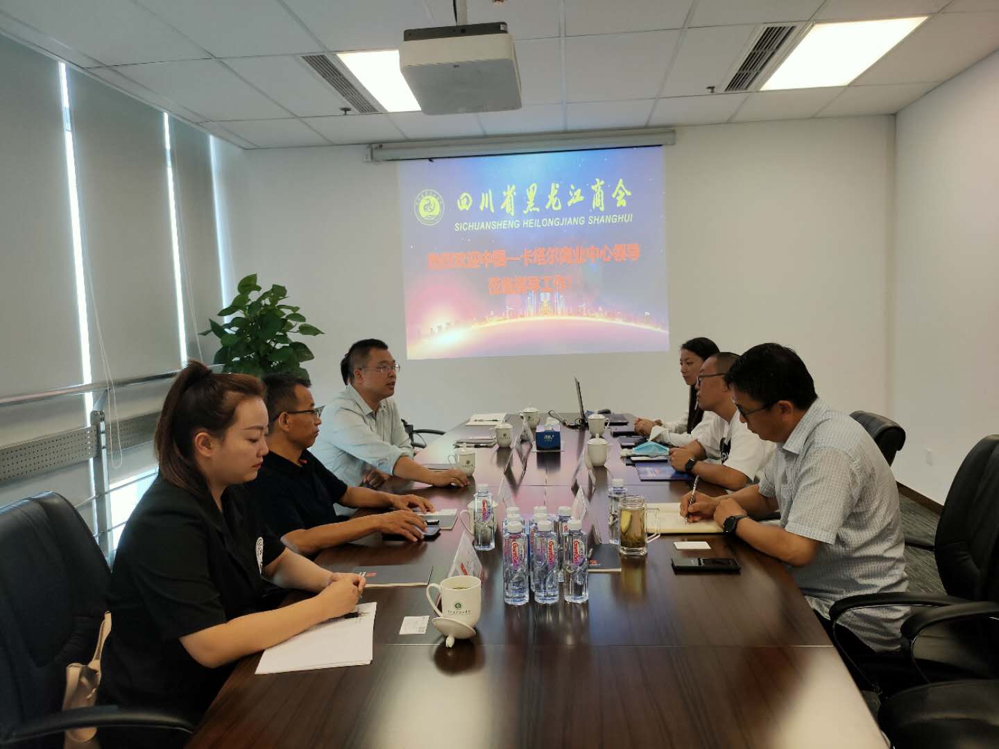 2020年8月6日，我机构成功安排CQCC中国—卡塔尔服务中心的刘总、闵总、赵讲解员一行对成都黑龙江商会、成都哈尔滨商会进行了友好回访 · 现场图片