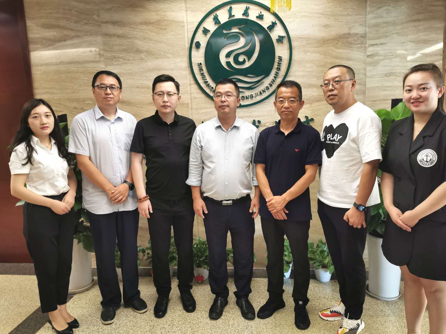 2020年8月6日，我机构成功安排CQCC中国—卡塔尔服务中心的刘总、闵总、赵讲解员一行对成都黑龙江商会、成都哈尔滨商会进行了友好回访 · 现场图片