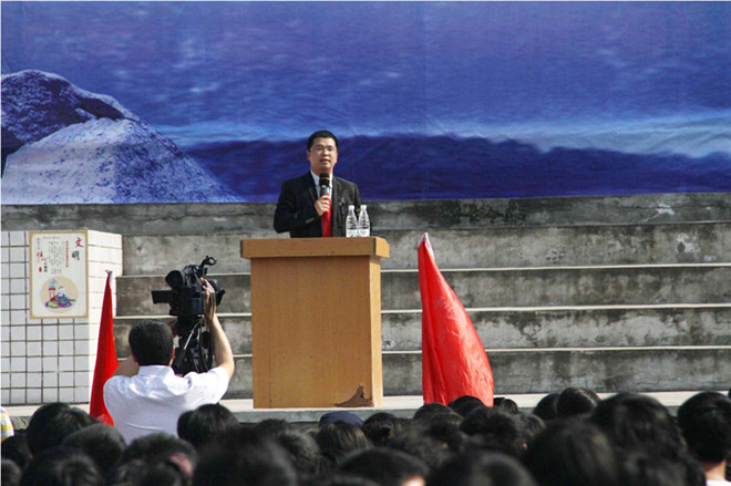 3月30日,徐雨教授在广安中学的公益演讲圆满结束 · 现场图片