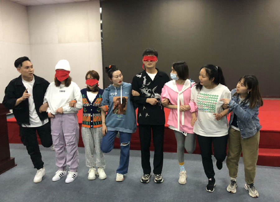 2021年4月9日，成都新颐美医疗美容整形门诊部培训 · 现场图片
