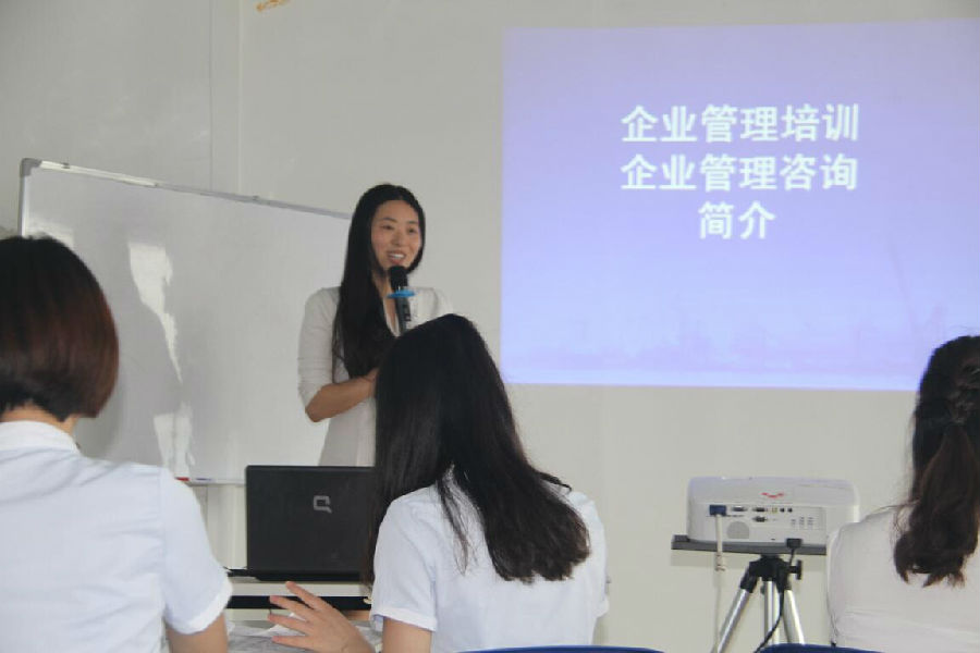 6月16日，第三期新人培训圆满结束 · 现场图片