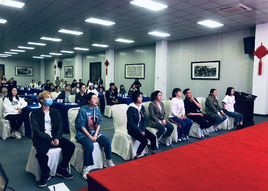 2021年4月9日，成都新颐美医疗美容整形门诊部培训 · 现场图片