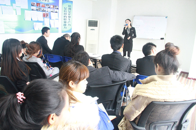 智跃纵达第一届“演讲比赛”精彩开赛 · 现场图片
