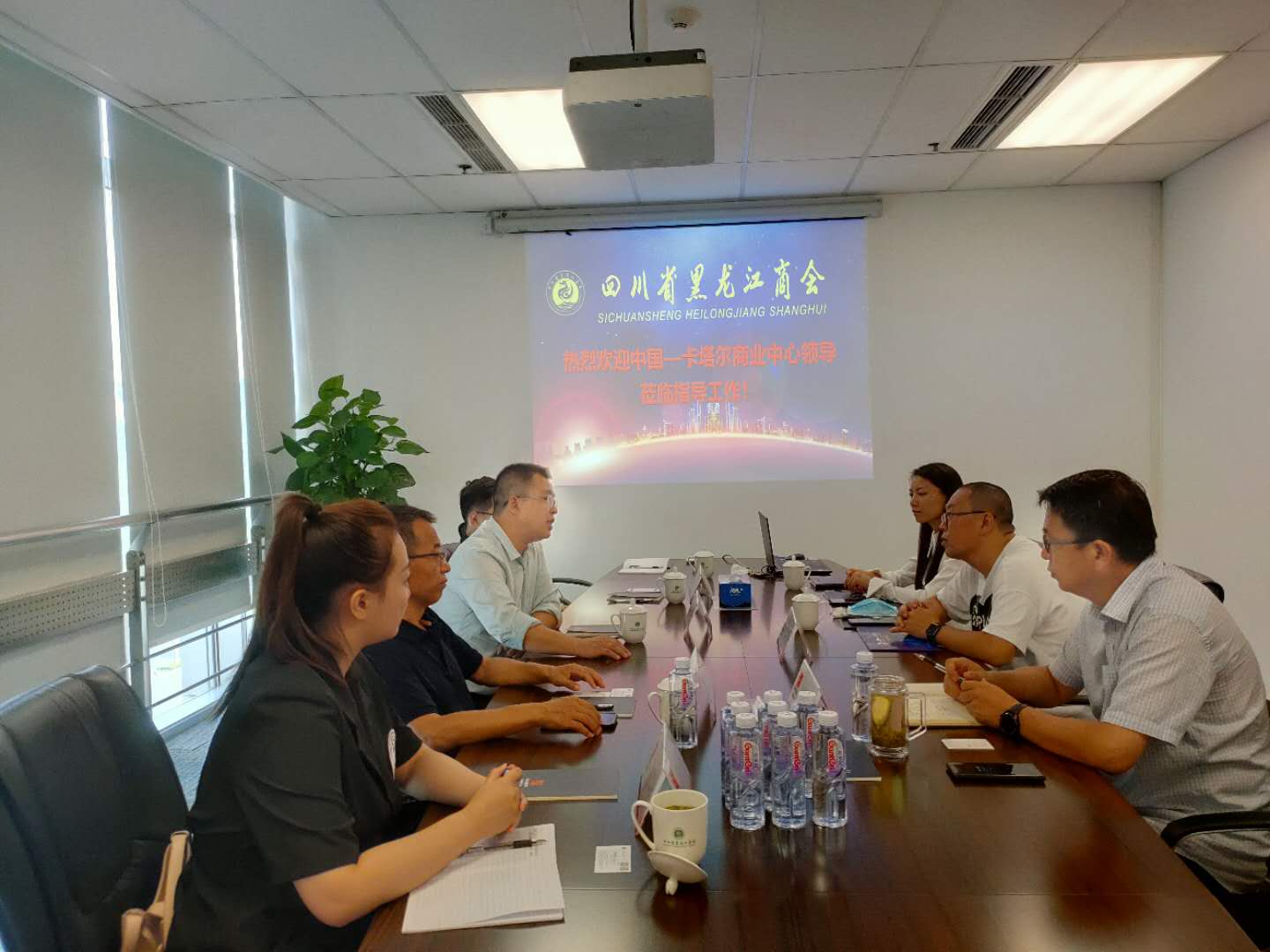 2020年8月6日，我机构成功安排CQCC中国—卡塔尔服务中心的刘总、闵总、赵讲解员一行对成都黑龙江商会、成都哈尔滨商会进行了友好回访 · 现场图片